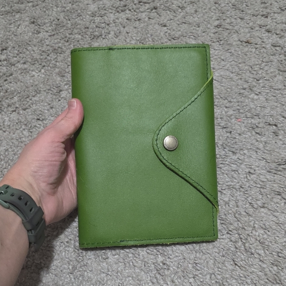portland leather goods Other - New Portland Leather Goods PLG Medium Snap Journal Green Apple